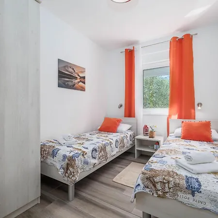Kuca Za Odmor Kapovci S Bazenom Dom wakacyjny